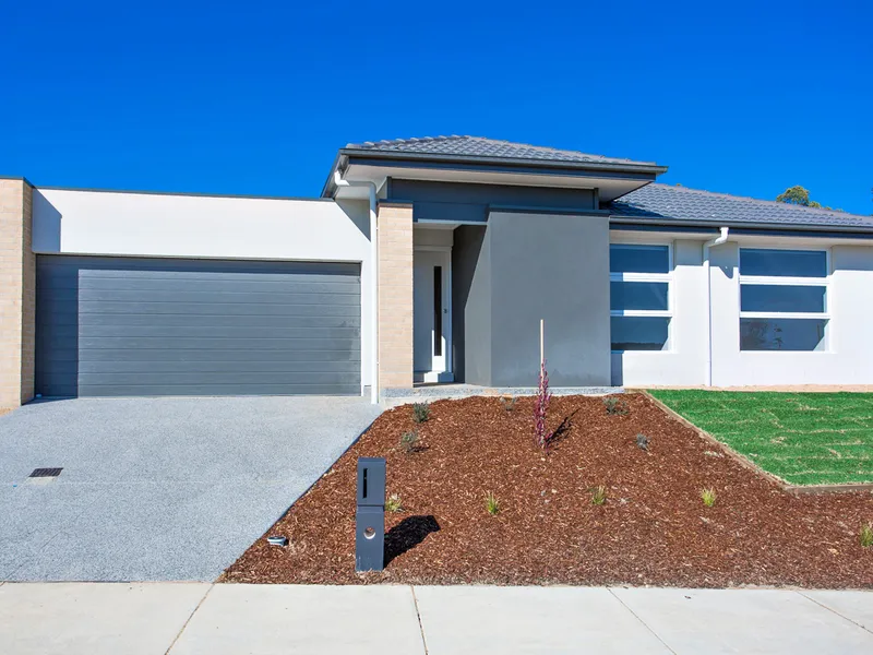 4 Ambience Place, BROWN HILL: Modern 4-Bedroom House with Double Garage