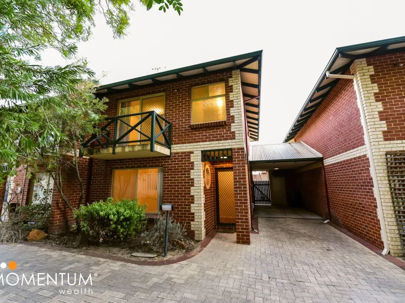 BEAUTIFUL TOWNHOUSE - IDEAL LOCATION