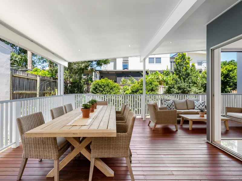 Stylish freehold townhouse on the exclusive Hawthorne border