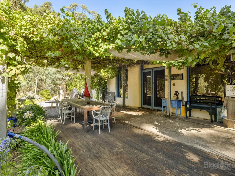 Charismatic Strawbale Home on 10 acres, 10 minutes from Daylesford