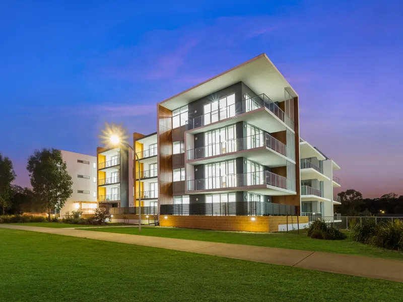 Brand new 1 bedroom apartment with 1 car space.  Un-interrupted national park views.    Close to Penrith CBD.   NOW COMPLETE & READY TO OCCUPY.