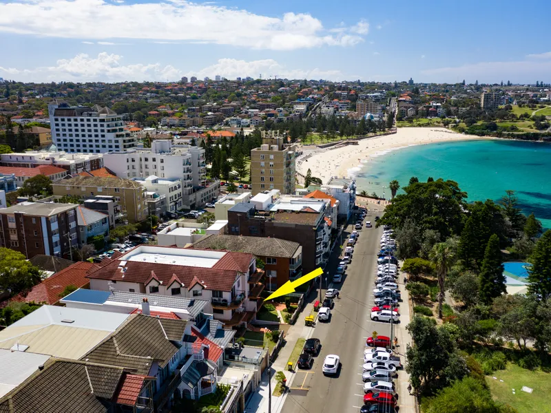 BEACHSIDE APARTMENT WITH SUNNY NORTH FACING BALCONY AND VIEWS