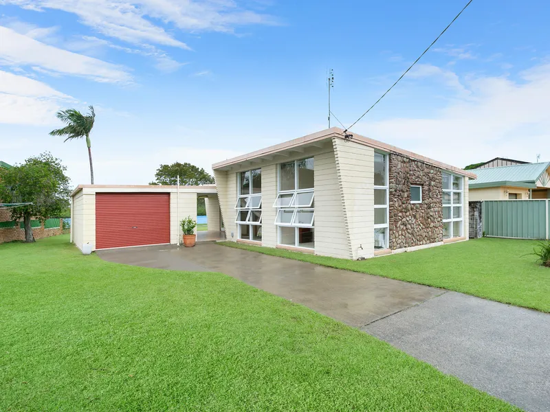 THREE BEDROOM HOUSE WITH WATER VIEWS AND WIDE FRONTAGE TO TERRANORA CREEK