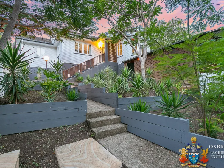 Dress Circle Entertainer!