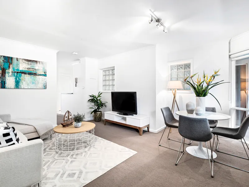Stylish apartment with renovated bathroom and kitchen