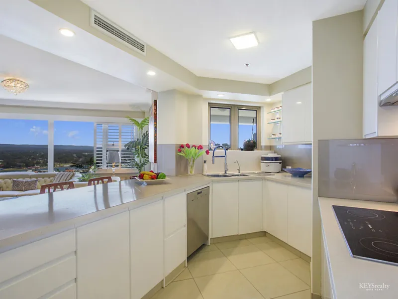 Stunning High Floor Apartment - 2 Car Spaces