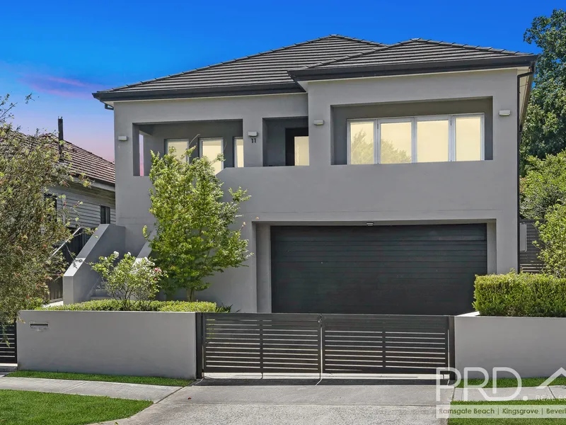 STUNNING ENTERTAINERS FULL BRICK FAMILY HOME IN PRIZED LOCATION - LAND SIZE 689sqm APPROX.