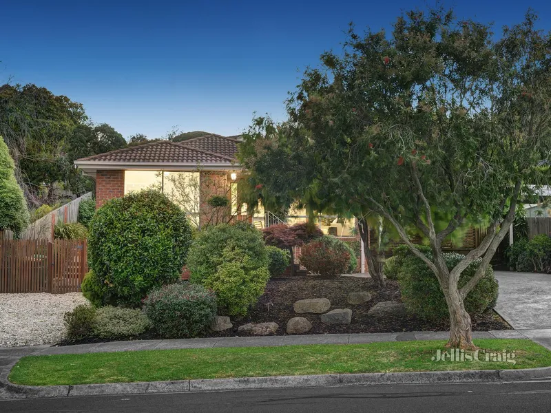 Stylish family living, tranquil mountain views