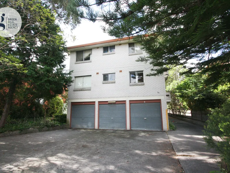 Centrally Located 2 Bedroom Unit - Lock up garage ! Walk to station