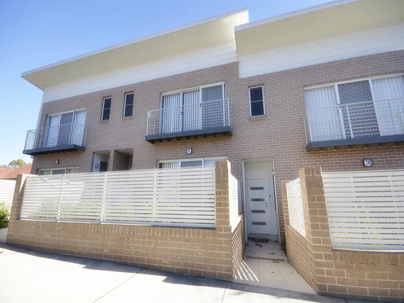 Near New and Amazing Condition 3 Bedroom Townhouse, one week rent free