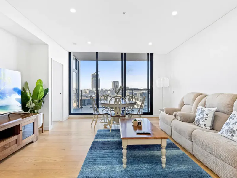 Resort-style living at Savannah Apartments available for you end of August.