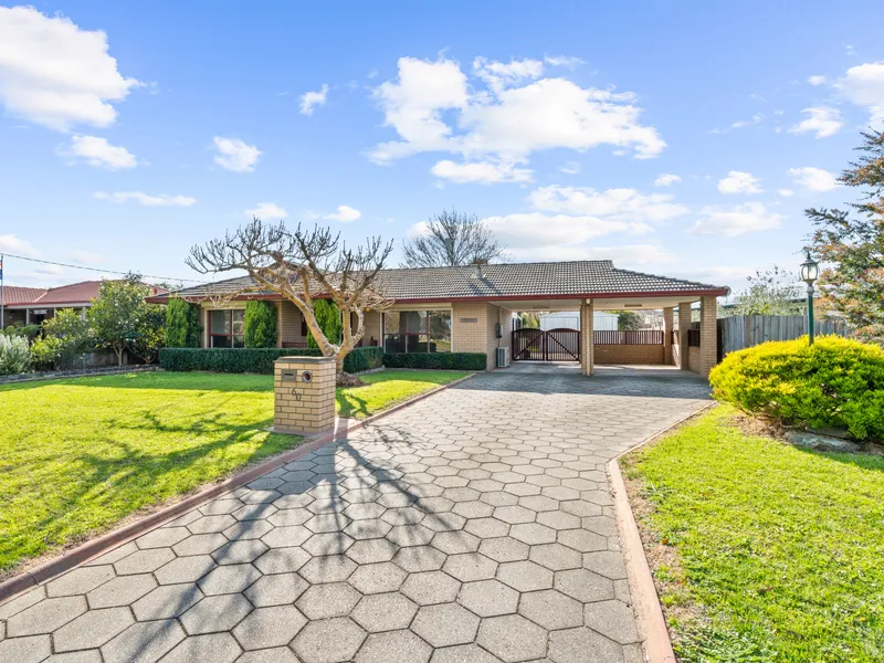 Picture-Perfect Perfection: Spacious 3-Bedroom Brick Home