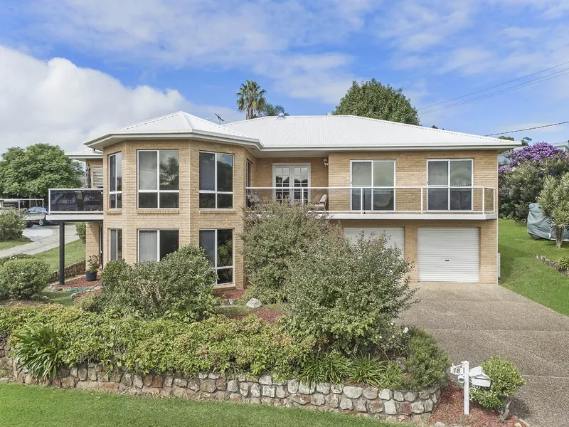 LOCATION, VIEWS, LIFESTYLE !!!!