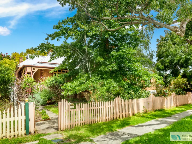 CHARMING TREE CHANGE COTTAGE