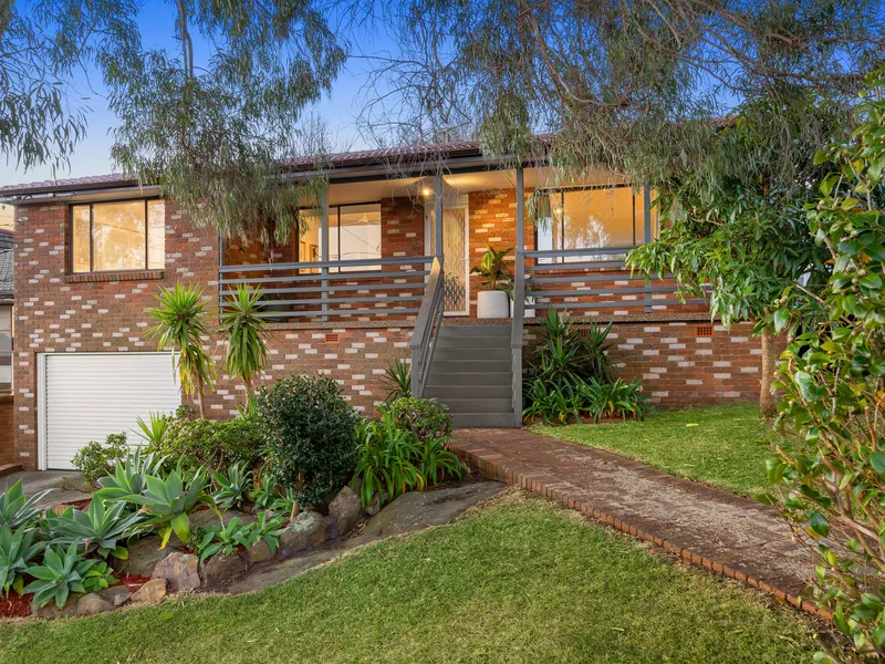 Sunbathed Entertainer with an Uplifting Sense of Space in Idyllic Family Friendly Pocket