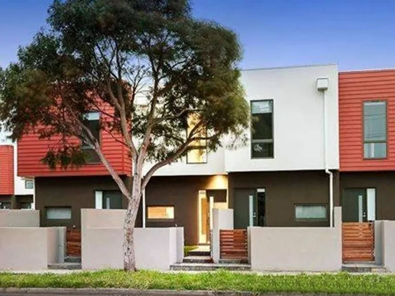 MODERN TOWNHOUSE IN PRIME LOCATION