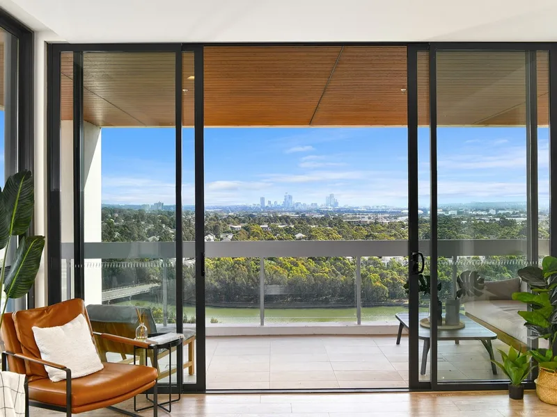 Beautiful Contemporary 3 Bedroom Apartment with Study