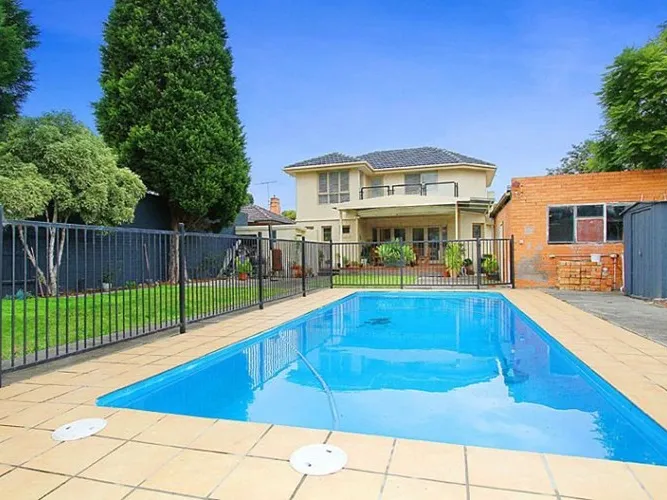 Spacious 4 bedroom House with Pool (Pool Maintenance and Gardener Included)