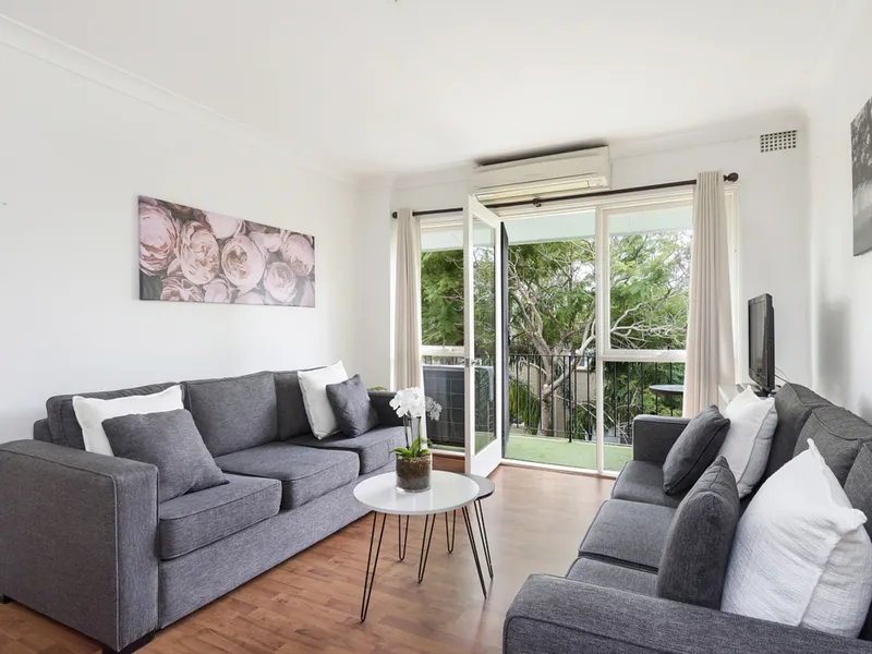 Affordable Beachside Starter - North - Walk to Beach, Shops & Cafes