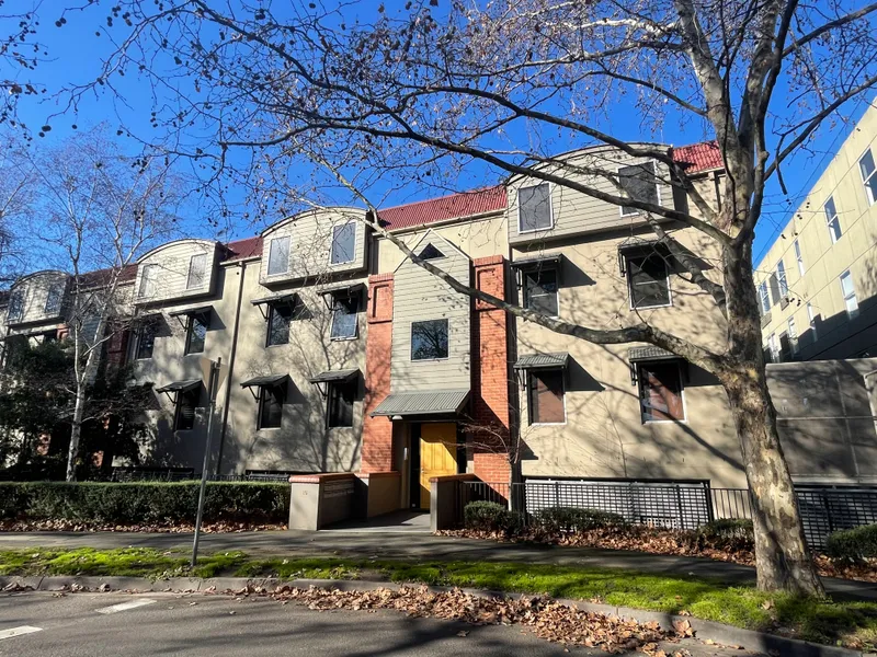 2 BEDROOM APARTMENT WITH STUDY BY YARRA RIVER