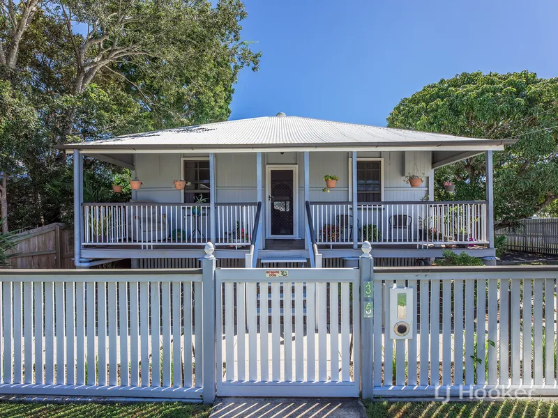 COTTAGE PERFECTION WITH SOPHISTICATED FLAIR