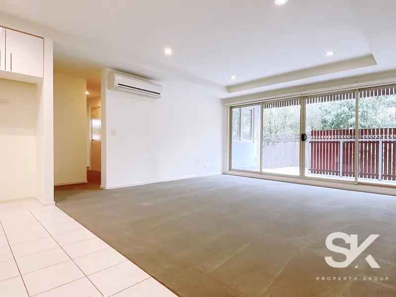 Three Bedroom Apartment In Central Box Hill