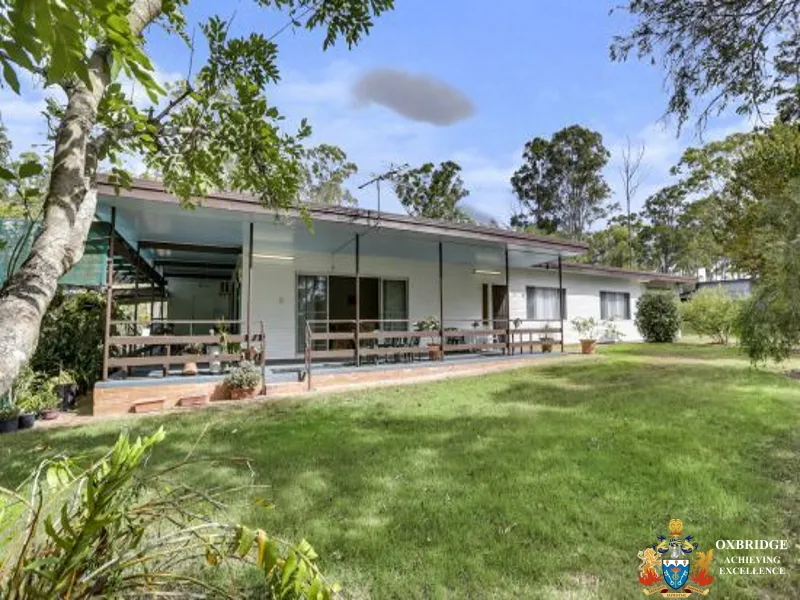 FULL  PRESSURE  TOWN WATER! FLOOD FREE! 12 ACRE PROPERTY WITH 4 BEDROOM HOUSE!