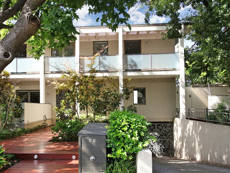 FULLY FURNISHED LUXURIOUS THREE BEDROOM TOWNHOUSE - LEASE UNTIL 2/12/2022