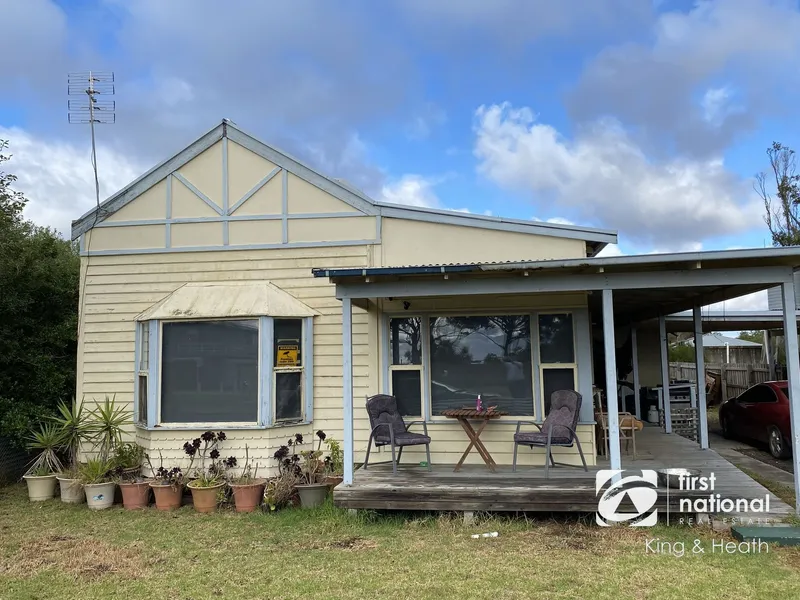 200 METRES FROM THE WATER AND OFF THE GRID 