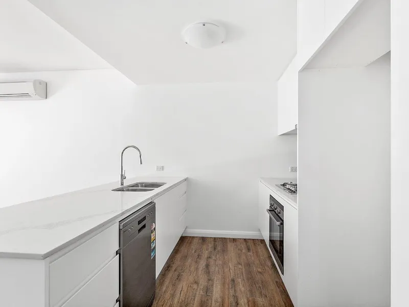 Luxury 4 Bedrooms penthouse 2 level apartment on top floor.