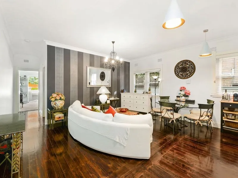 Spacious Semi-Style Garden Apartment In The Heart Of North Bondi