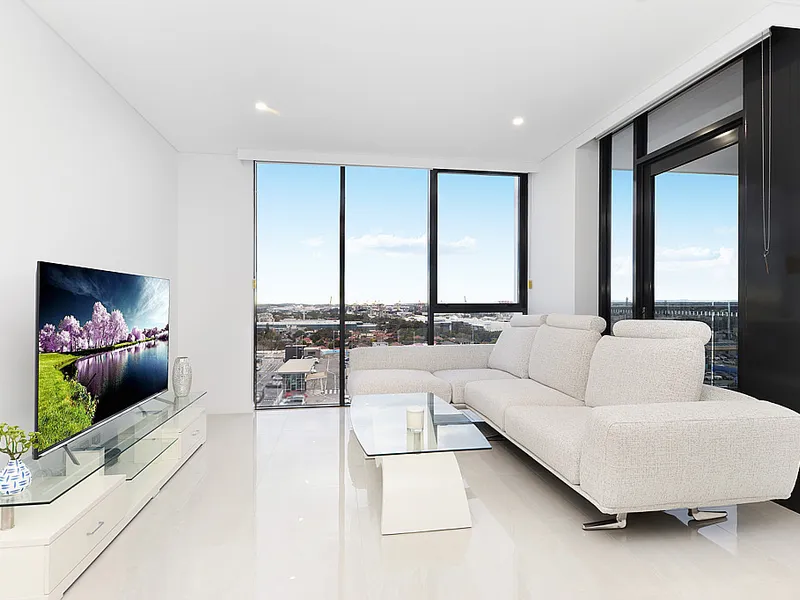 Fully furnished - Live the High Life in New Meriton Lifestyle Estate