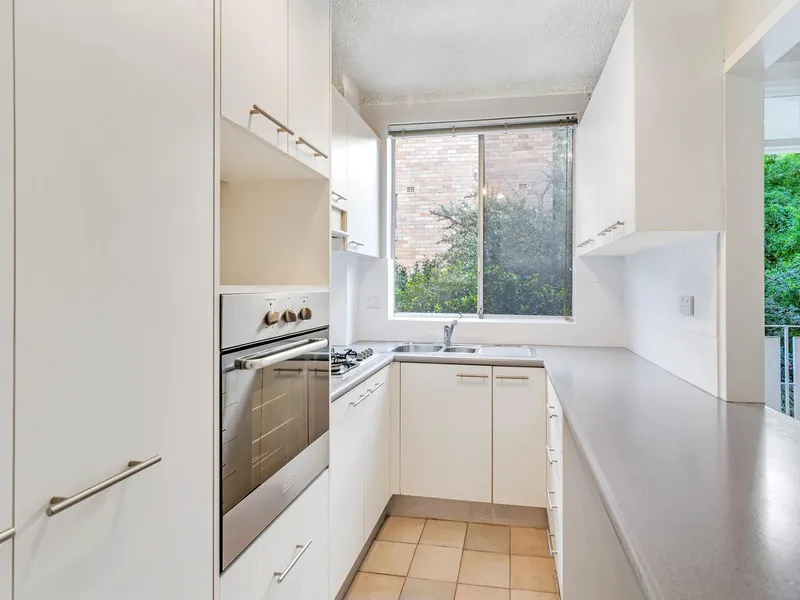 Leafy and convenient position near city transport