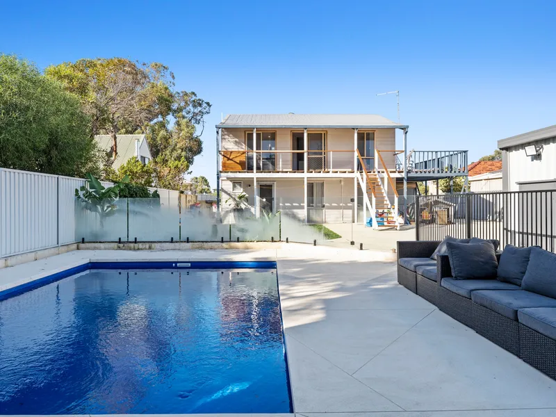 Beach Lover's Paradise: Modern Living Meets Coastal Bliss