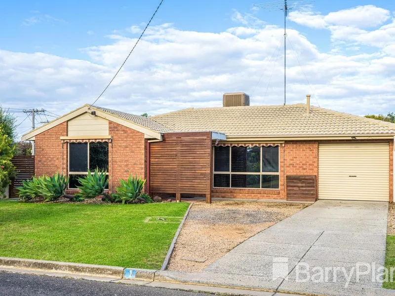 Neat As a Pin 2 Bedroom Home