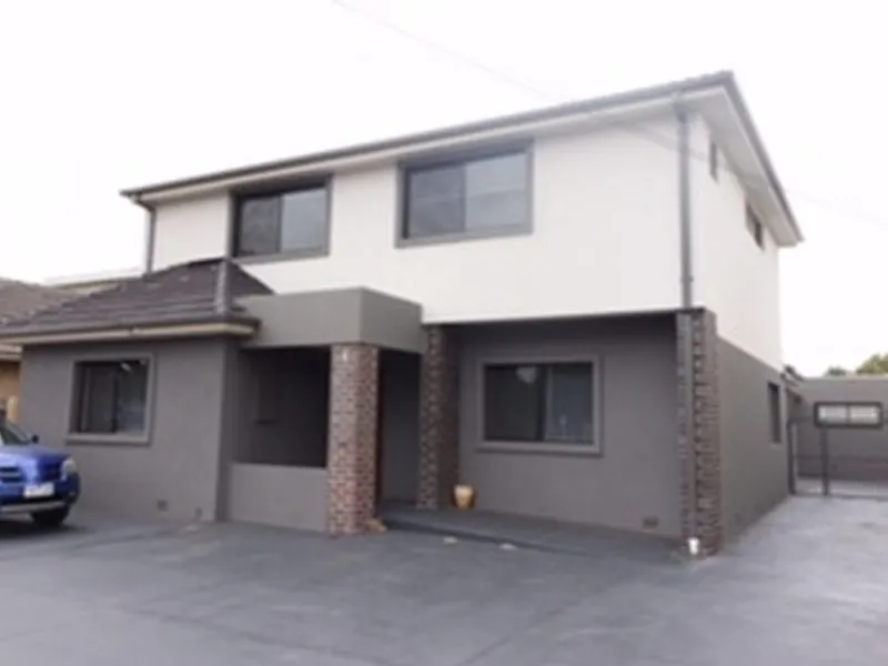 STUDIO (SELF CONTAINED ROOM) IN 4 HOPETOUN ST