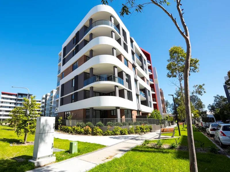 Near New 2 bedroom with Study modern apartment