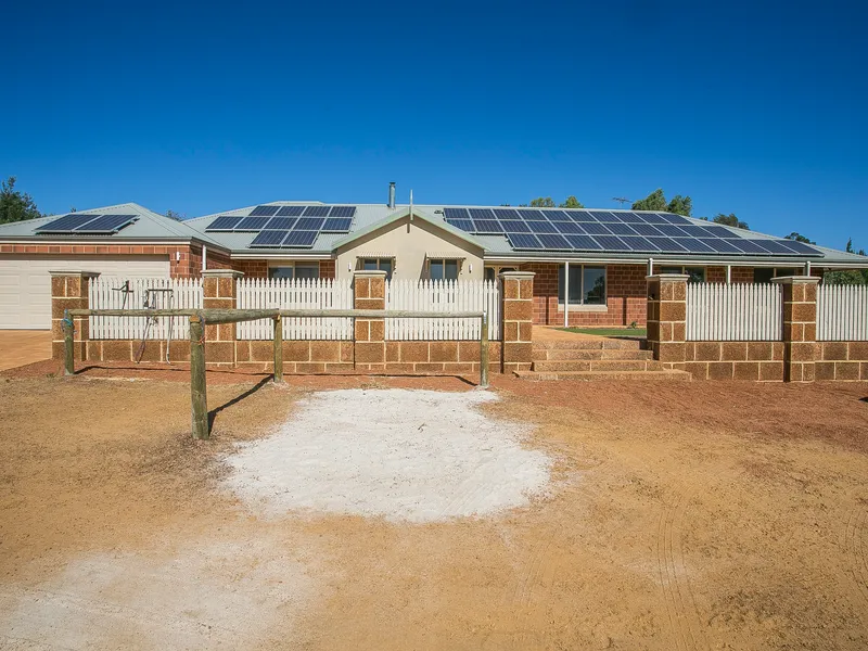 Immaculate family home with horse lovers dream facilities