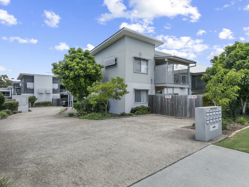 Exceptional Investment – Small Complex, Modern, Ground Floor Unit!