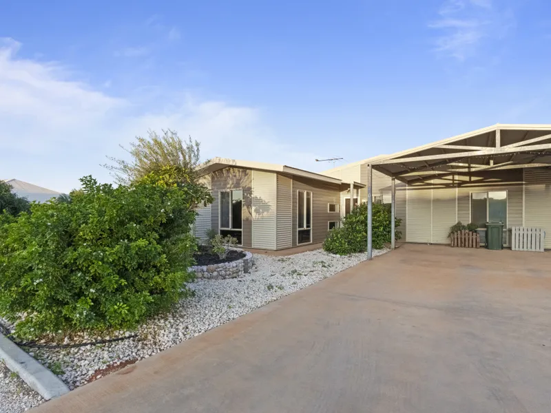 Stunning 4 x 2 home on large block!