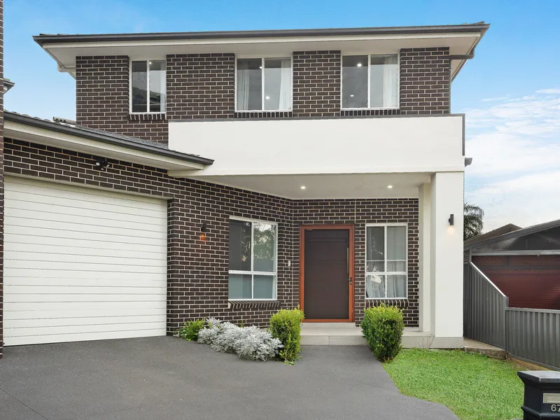 NEAR NEW FIVE BEDROOM DUPLEX OFFERING MODERN FAMILY LIVING IN A QUIET LOCATION