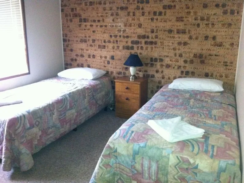 South Dubbo central living 2 BEDROOM APARTMENT - FURNISHED