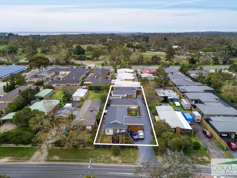 Metres from Shopping Centre & Public Transport