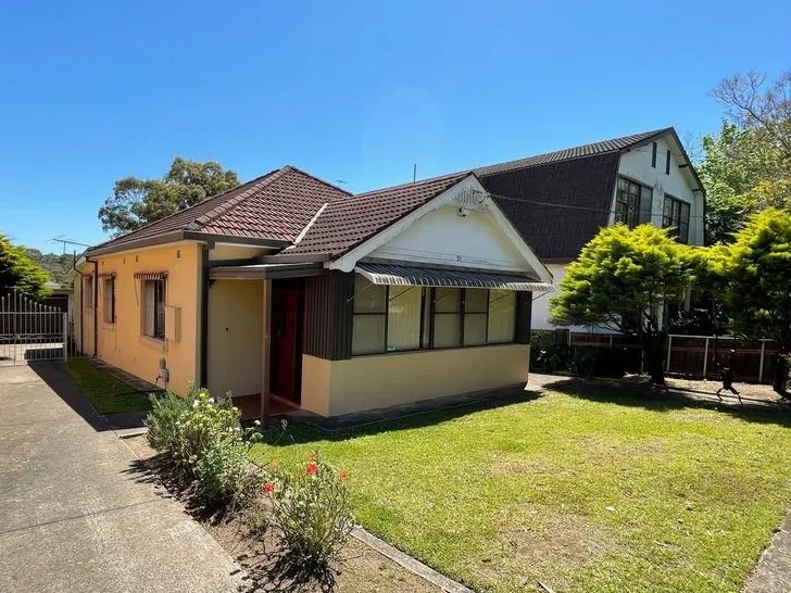 Spacious and Family Classic 3 bedrooms in Strathfield