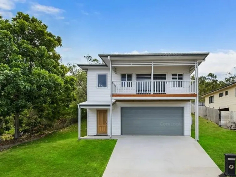 Smart Inner town Living! GREAT VIEWS