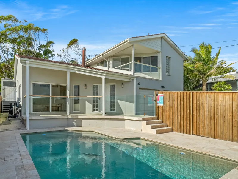 Outstanding furnished family home in beach location