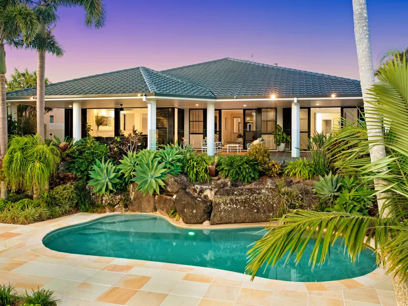 Family Entertainer on the Main River