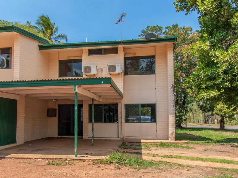 2 BEDROOM END UNIT, FULLY FENCED YARD WITH BACK ACCESS