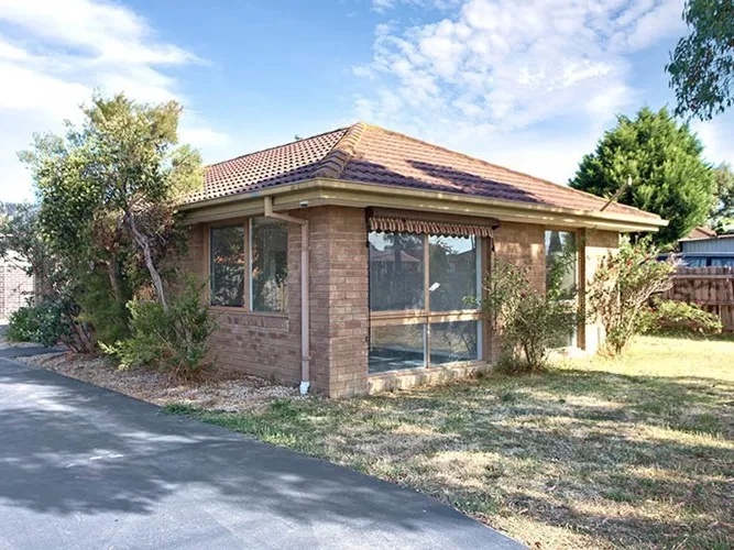 QUIET COURT LOCATION!