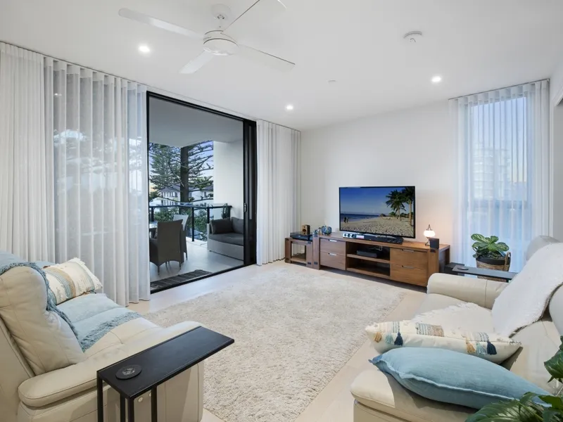 Resort Living in Elegant Ocean View Apartment